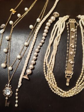 4 Pearl Necklaces And 2 Pearl Bracelets